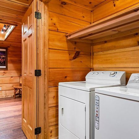 Take My Breath Away Holiday Home Гетлинбург Екстериор снимка