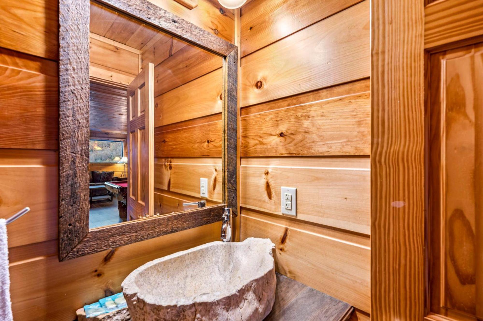 Take My Breath Away Holiday Home Гетлинбург Екстериор снимка