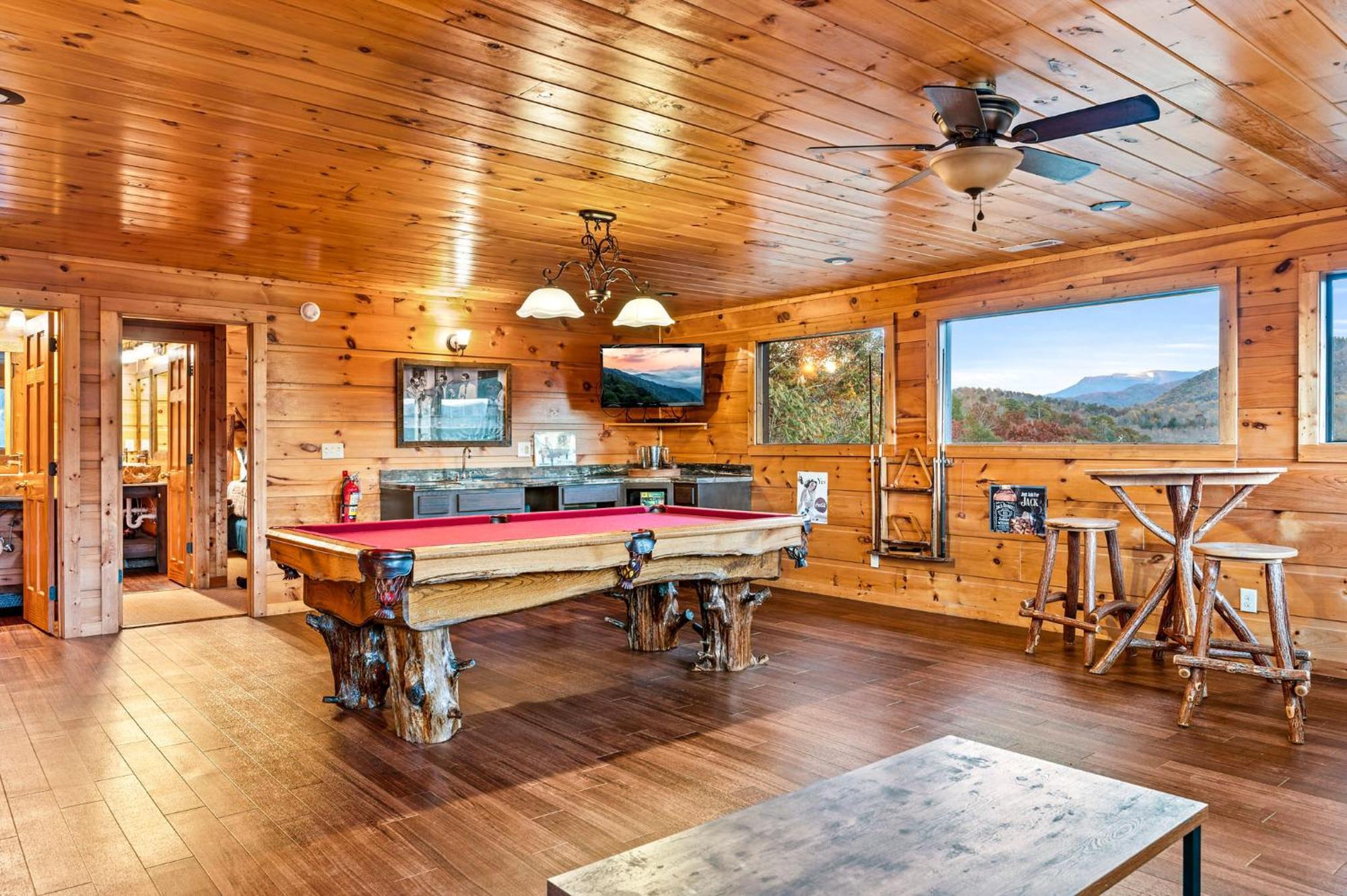 Take My Breath Away Holiday Home Гетлинбург Екстериор снимка